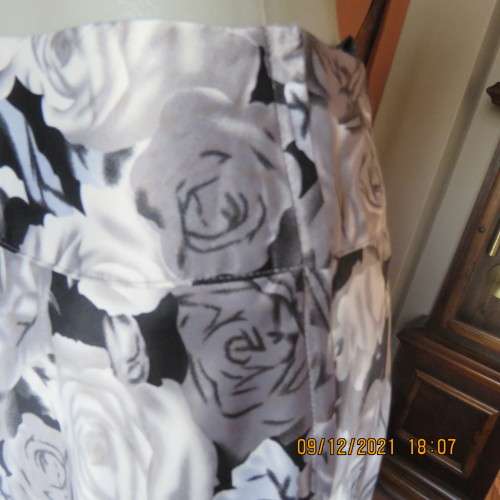 Beautiful high quality silky stretch polyester black/white/grey flare floral skirt size 38/14.As new