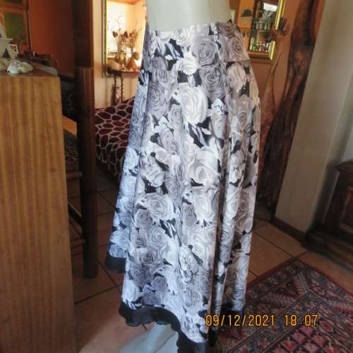 Beautiful high quality silky stretch polyester black/white/grey flare floral skirt size 38/14.As new
