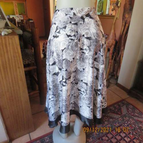 Beautiful high quality silky stretch polyester black/white/grey flare floral skirt size 38/14.As new