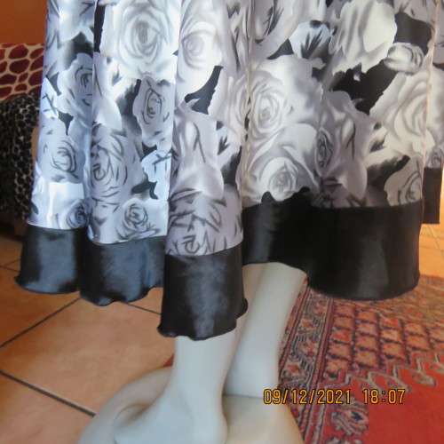 Beautiful high quality silky stretch polyester black/white/grey flare floral skirt size 38/14.As new