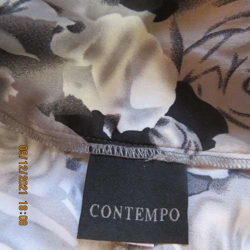 Beautiful high quality silky stretch polyester black/white/grey flare floral skirt size 38/14.As new