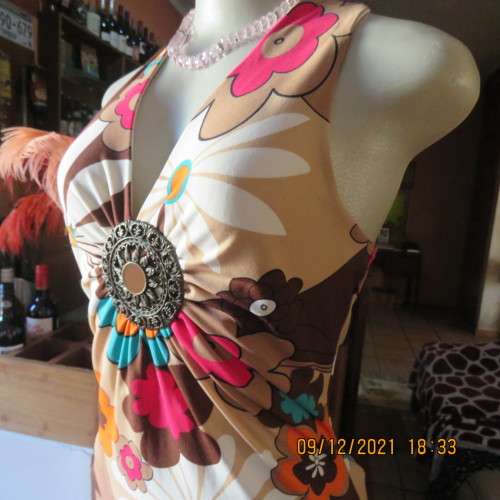 Ultra sexy long floral stretch polyester halter neck top with metal decoration size 34/10.New cond.