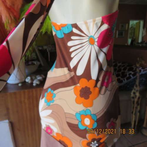 Ultra sexy long floral stretch polyester halter neck top with metal decoration size 34/10.New cond.