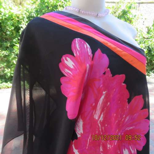 Amazing black DONNA CLAIRE one shoulder top with bold pink floral pattern.Size50/52.As new.