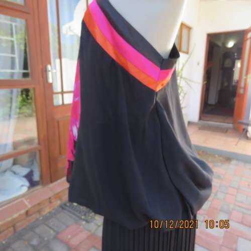 Amazing black DONNA CLAIRE one shoulder top with bold pink floral pattern.Size50/52.As new.