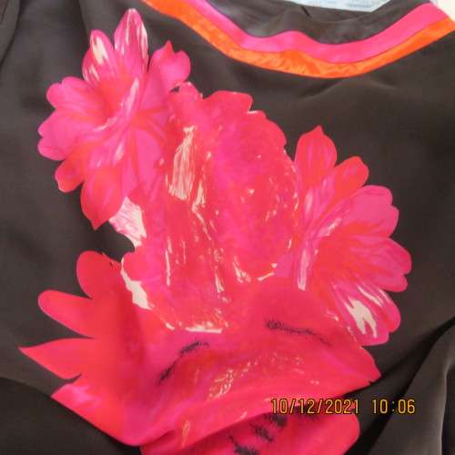 Amazing black DONNA CLAIRE one shoulder top with bold pink floral pattern.Size50/52.As new.