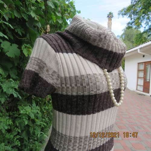 Knitted poloneck top in wide brown and cream horizontal lines. Acrylic yarn.Rib stich. Size 36 to 38