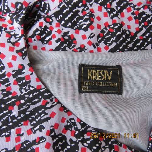 Amazing vintage graphic printed 2 pc outfit size 36/12 by KRESIV in silky polyester. New condition.