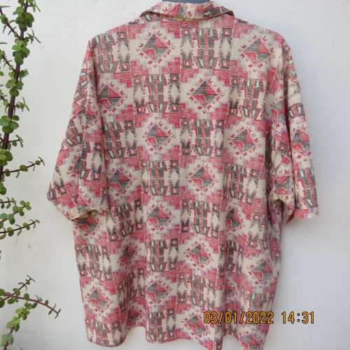 High quality WRANGLER  Santa Cruz short sleeve casual men`s shirt size XXL in cream/red/grey print.