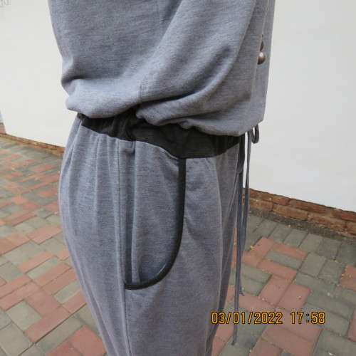 Bodysuit in greys. Drawstring in waist.Size pockets.Size 38 to 40.By FASHION EXPRESS.Good cond.