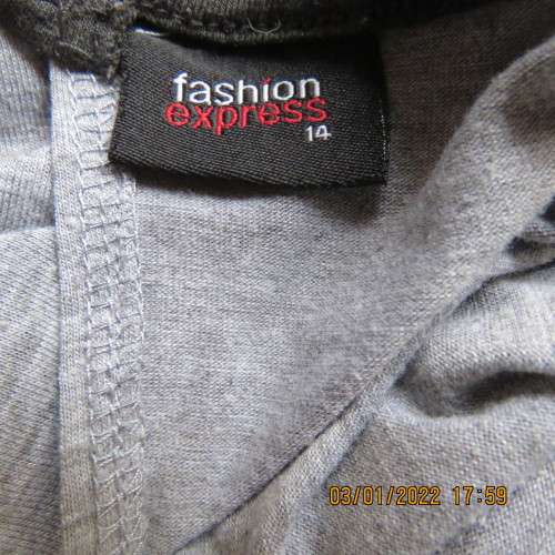 Bodysuit in greys. Drawstring in waist.Size pockets.Size 38 to 40.By FASHION EXPRESS.Good cond.