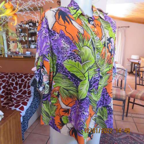 Striking picture print top in purple/orange/green and black by SPINDRIFTER Hawaii.Size 38/14 As new.