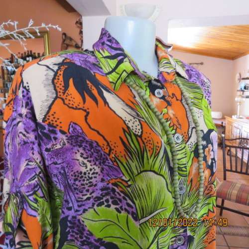 Striking picture print top in purple/orange/green and black by SPINDRIFTER Hawaii.Size 38/14 As new.