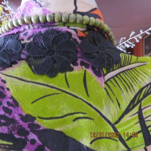 Striking picture print top in purple/orange/green and black by SPINDRIFTER Hawaii.Size 38/14 As new.