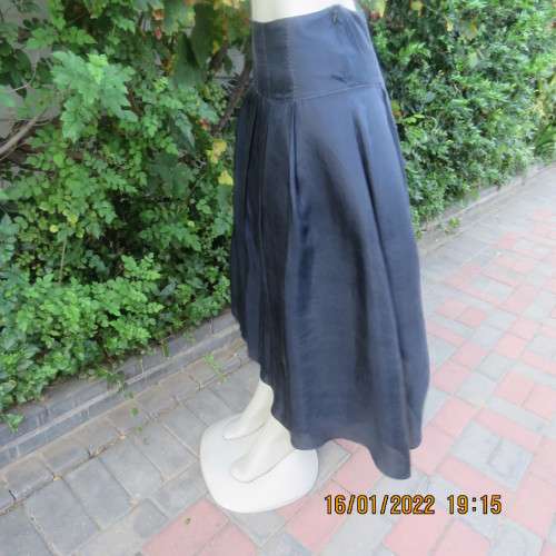 Amazing navy blue 100% silk skirt with wide stitched yoke and knife pleated skirt.Size 34. Lined.