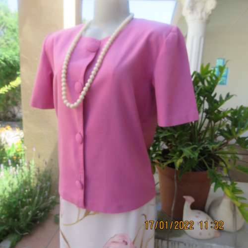 Box style fuscia pink short sleeve top/jacket by MARLICO size 36/12.Close with large covered buttons