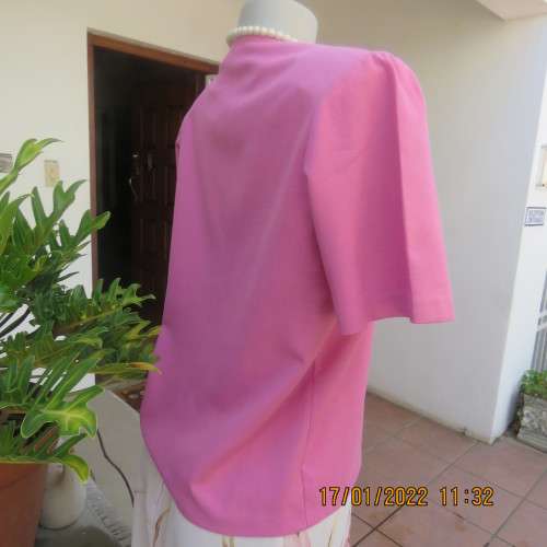 Box style fuscia pink short sleeve top/jacket by MARLICO size 36/12.Close with large covered buttons