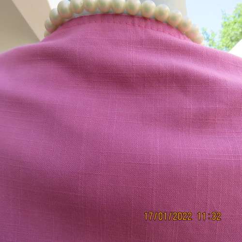 Box style fuscia pink short sleeve top/jacket by MARLICO size 36/12.Close with large covered buttons