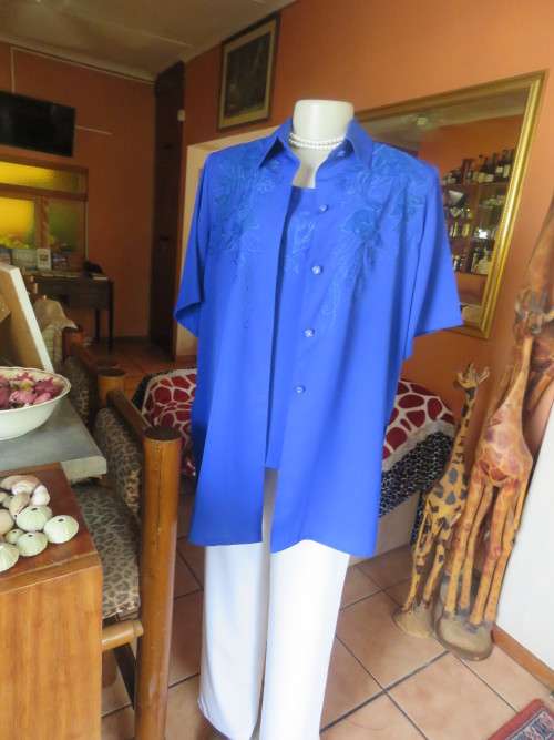 Fabulous persian blue 2 pc blouse set with luxury embroidery.Cami and button down blouse.Size 40