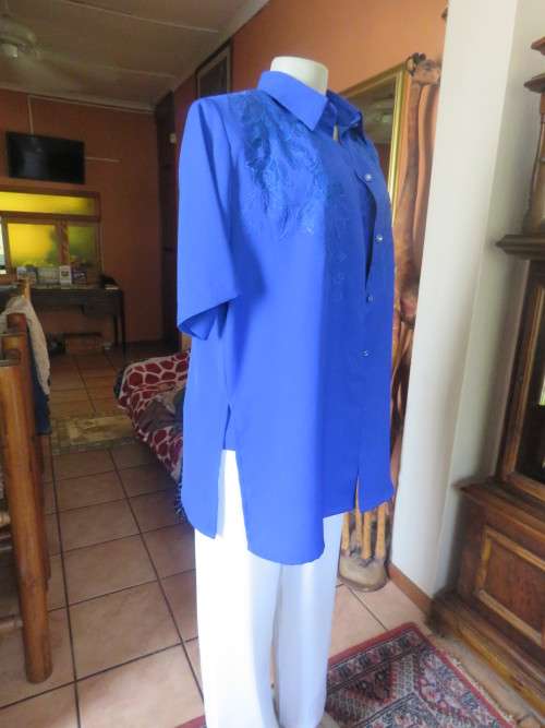 Fabulous persian blue 2 pc blouse set with luxury embroidery.Cami and button down blouse.Size 40