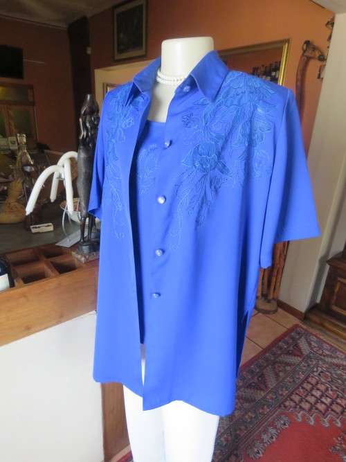Fabulous persian blue 2 pc blouse set with luxury embroidery.Cami and button down blouse.Size 40