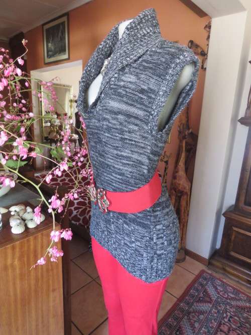 Stylish black/white mottled long acrylic knit sleeveless top.Foldover fireside collar.Size 36/12.