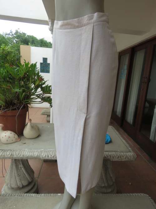 High quality RAOUL beige mottled ankle length skirt size 36/12.High pleat at left.In linen/viscose.