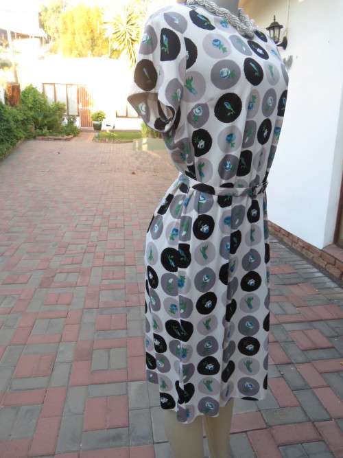 Vintage shift dress by DELSWA in white with black and grey polkadots and blue roses. Size 42/18