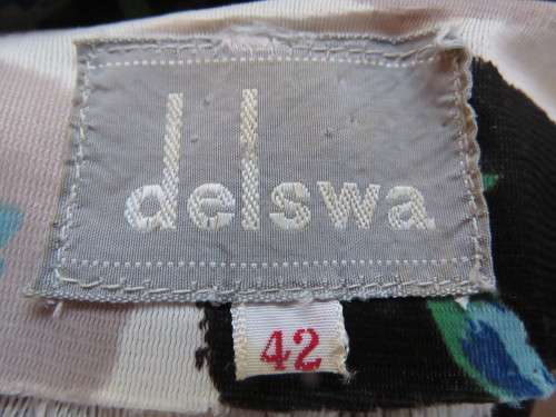 Vintage shift dress by DELSWA in white with black and grey polkadots and blue roses. Size 42/18