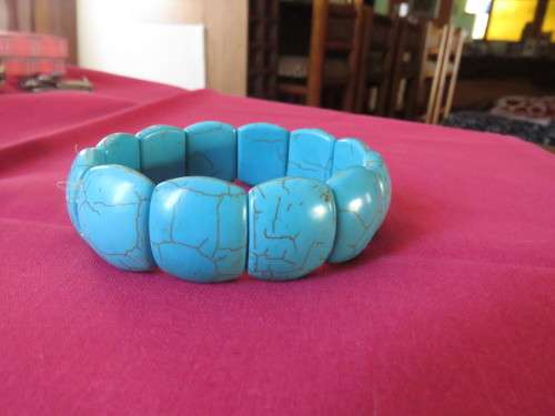 Lovely turquoise stretch bangle with light brown veins.Bought in Thailand on island.Used once.