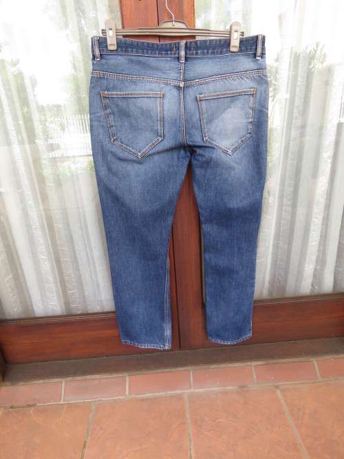 Men`s blue denim slim jeans in size 36W -32L.Pockets back and front.Polycotton and rayon.
