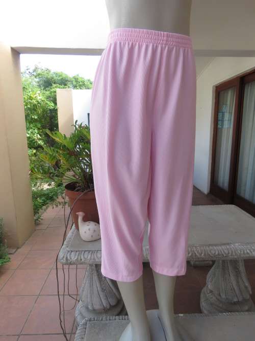 Comfy light rose pink corded polyester stretch cropped pants in size 42/18 by ENRICH from Thailand.