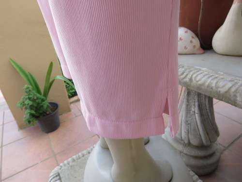 Comfy light rose pink corded polyester stretch cropped pants in size 42/18 by ENRICH from Thailand.