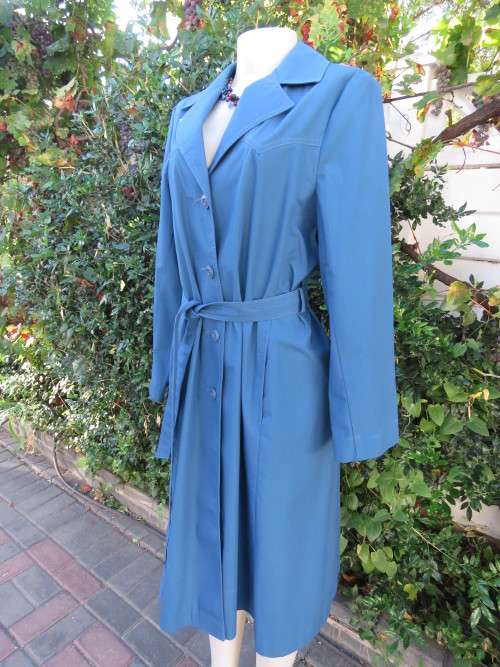 As new original RUDCO light weight steel blue chesterfield button down coat size 38/14.With belt.