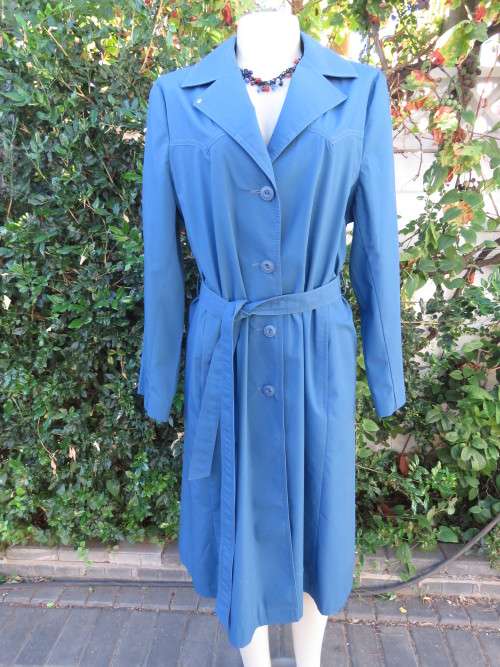 As new original RUDCO light weight steel blue chesterfield button down coat size 38/14.With belt.