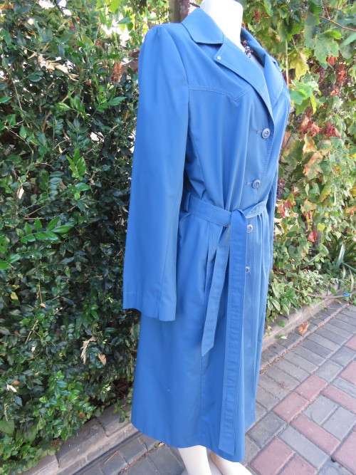 As new original RUDCO light weight steel blue chesterfield button down coat size 38/14.With belt.