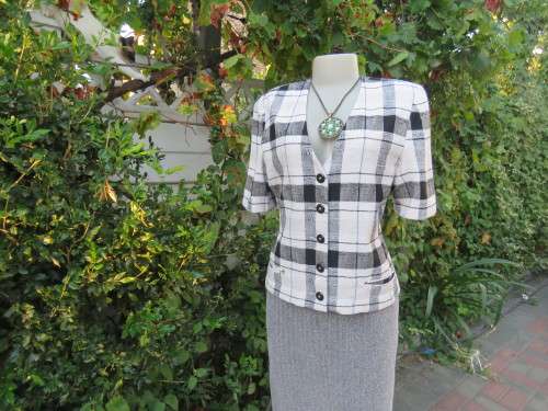 Cute large black/white check short sleeve cropped top.V neck and button down.Size 34 by FOSHINI