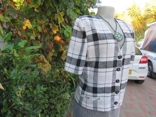 Cute large black/white check short sleeve cropped top.V neck and button down.Size 34 by FOSHINI