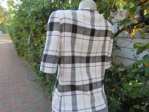 Cute large black/white check short sleeve cropped top.V neck and button down.Size 34 by FOSHINI
