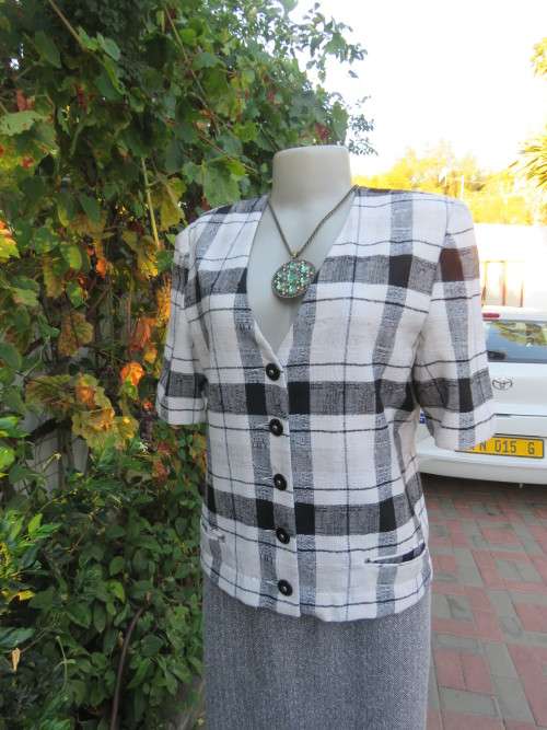 Cute large black/white check short sleeve cropped top.V neck and button down.Size 34 by FOSHINI