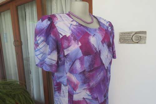 Vintage purple/pink geometric patterned dress by Nuvelle by ROSECRAFT size 44/20.Pleated bottom.