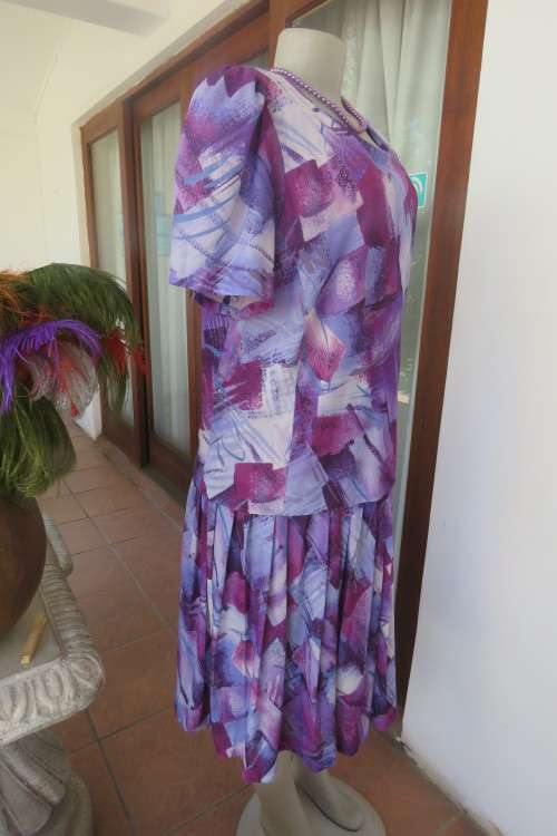 Vintage purple/pink geometric patterned dress by Nuvelle by ROSECRAFT size 44/20.Pleated bottom.
