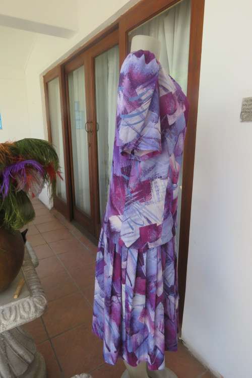 Vintage purple/pink geometric patterned dress by Nuvelle by ROSECRAFT size 44/20.Pleated bottom.