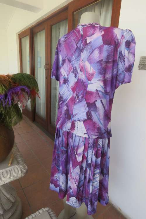 Vintage purple/pink geometric patterned dress by Nuvelle by ROSECRAFT size 44/20.Pleated bottom.