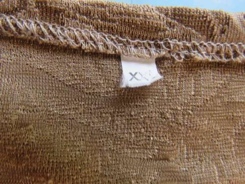 Go for effortless style in this embossed peanut colour stretch long sleeve top size 44/20. New cond.