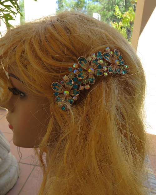 Glamorous metal gold toned hairclip with colourful stones. Suitable for long hair. New.