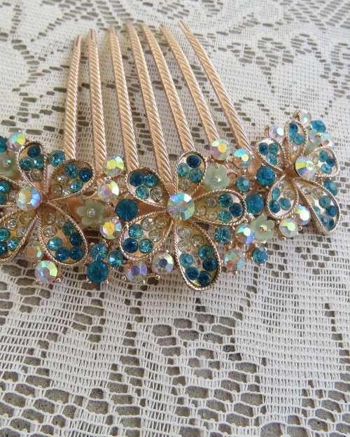 Glamorous metal gold toned hairclip with colourful stones. Suitable for long hair. New.
