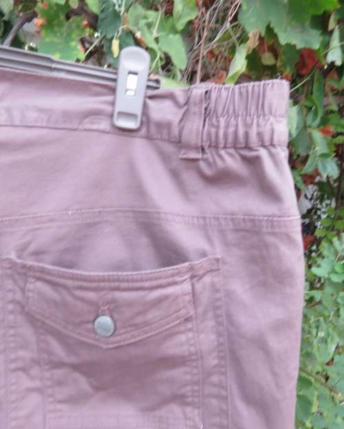 High quality KIABI WOMAN cotton stretch jeans in light brown size 56. Pockets back and sides.As new