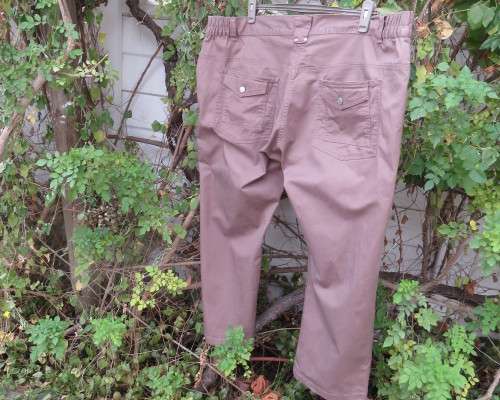 High quality KIABI WOMAN cotton stretch jeans in light brown size 56. Pockets back and sides.As new