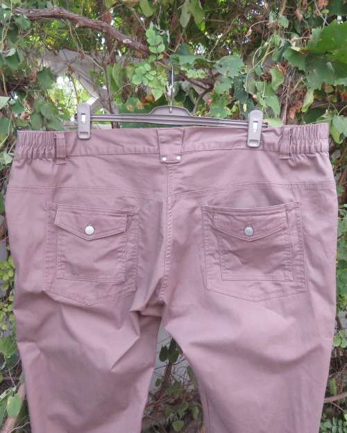 High quality KIABI WOMAN cotton stretch jeans in light brown size 56. Pockets back and sides.As new